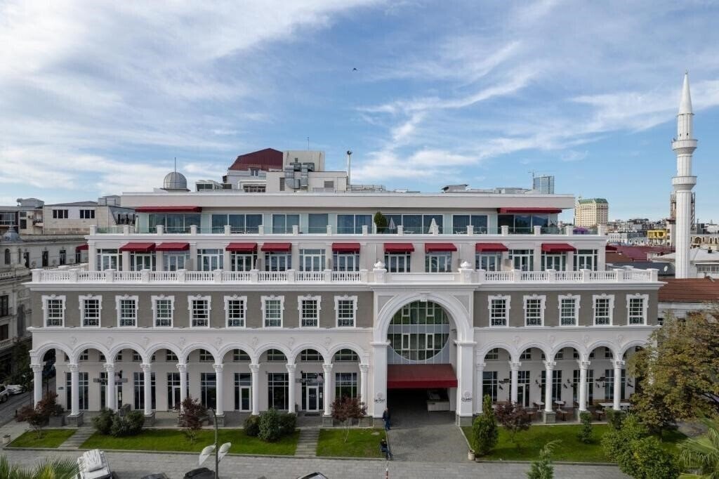 Отель Apart Hotel Le Port 4*