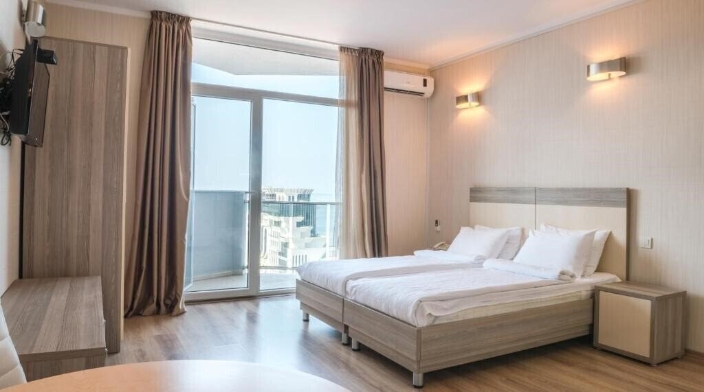 Hotel Silk Road Sea Towers Batumi 4*