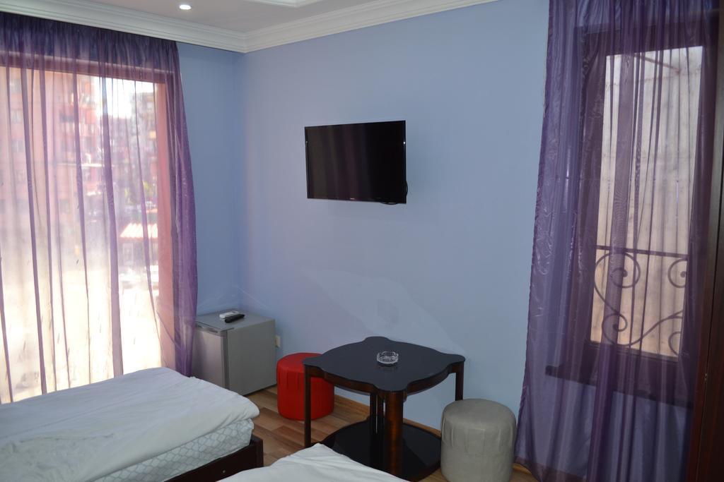 Hotel Amirani 3*