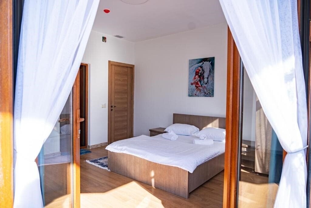 Imaginea Royal Hotel 3*