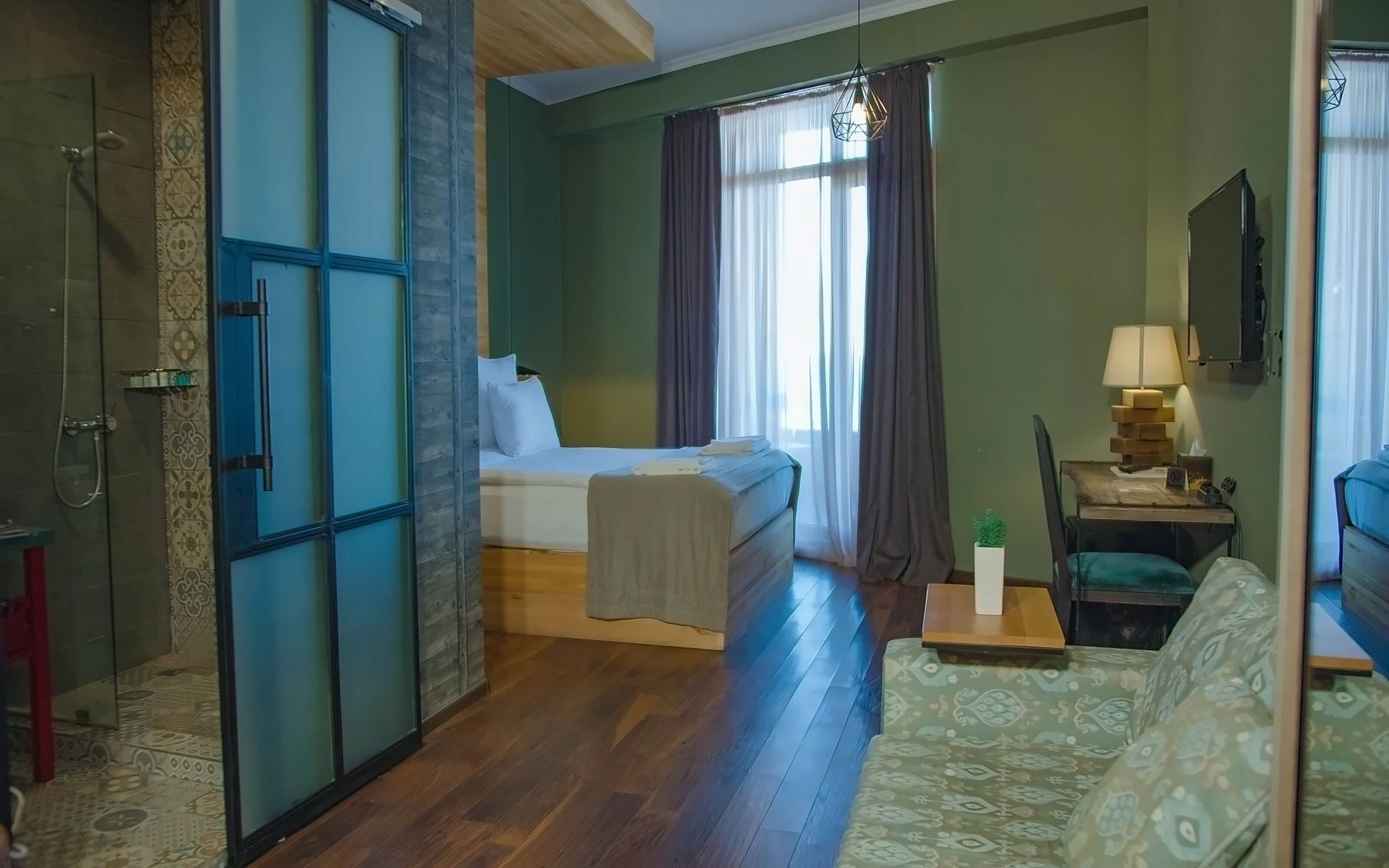 Imaginea Rooftop Pool Hotel 4*