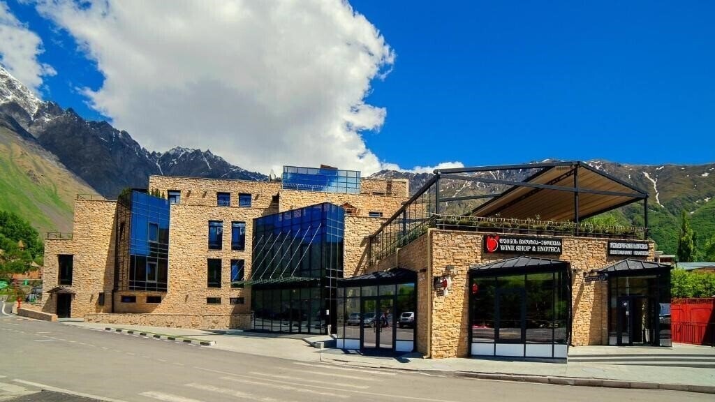 Hotel Porta Caucasia Kazbegi 4*