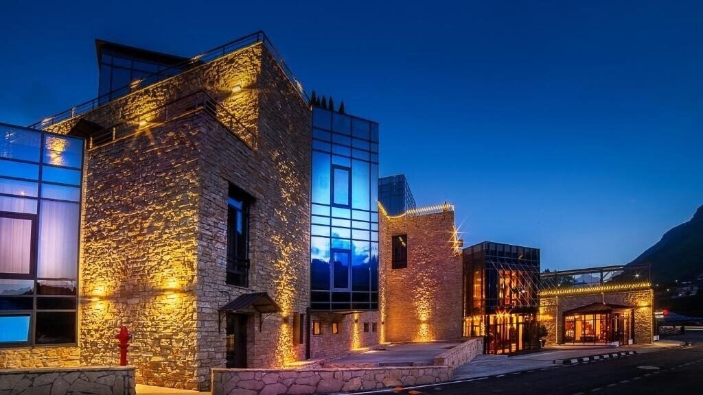 Fotografii Porta Caucasia Kazbegi 4*