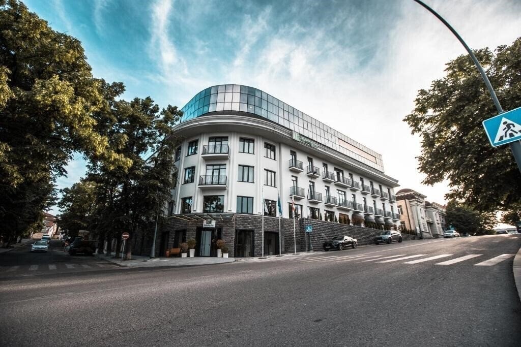 Hotel Holiday Inn Telavi 5*