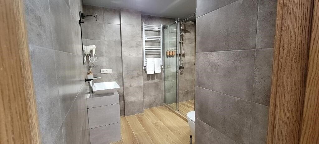 Fotografie Hotel Ushba In Mestia 4*