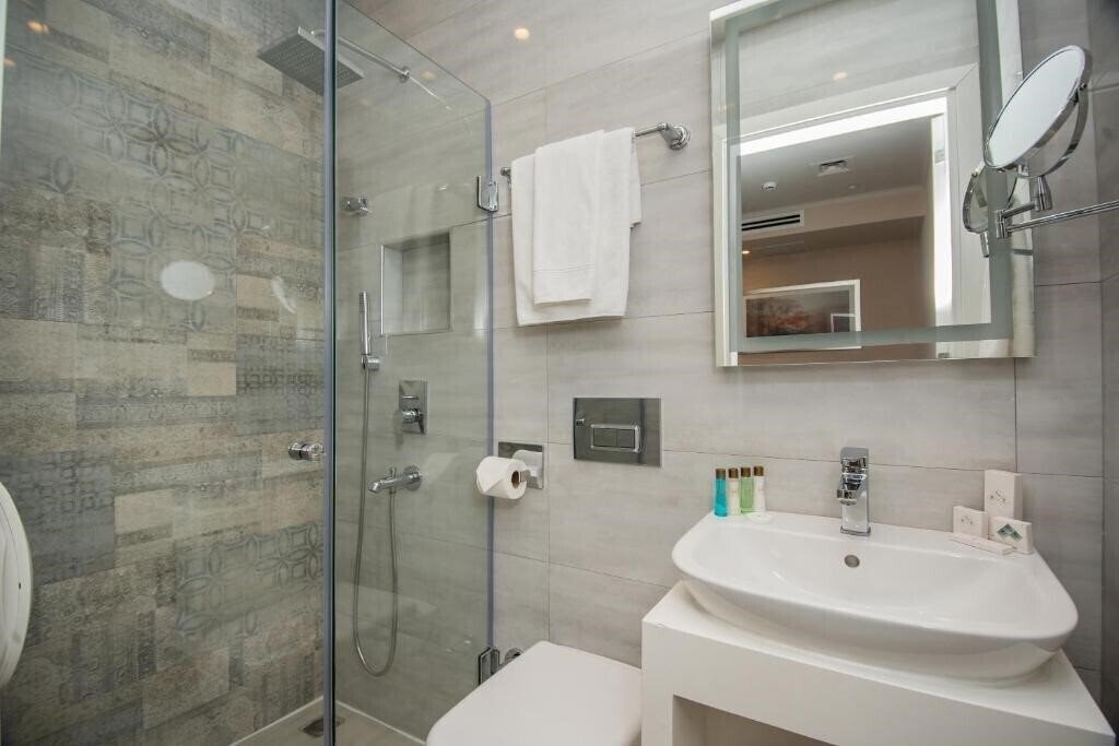 Hotel City Avenue 4*