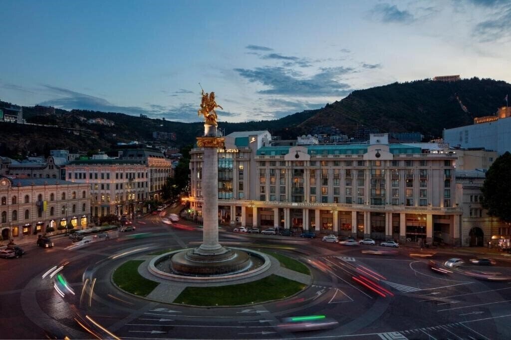 Отель Courtyard by Marriott 4*