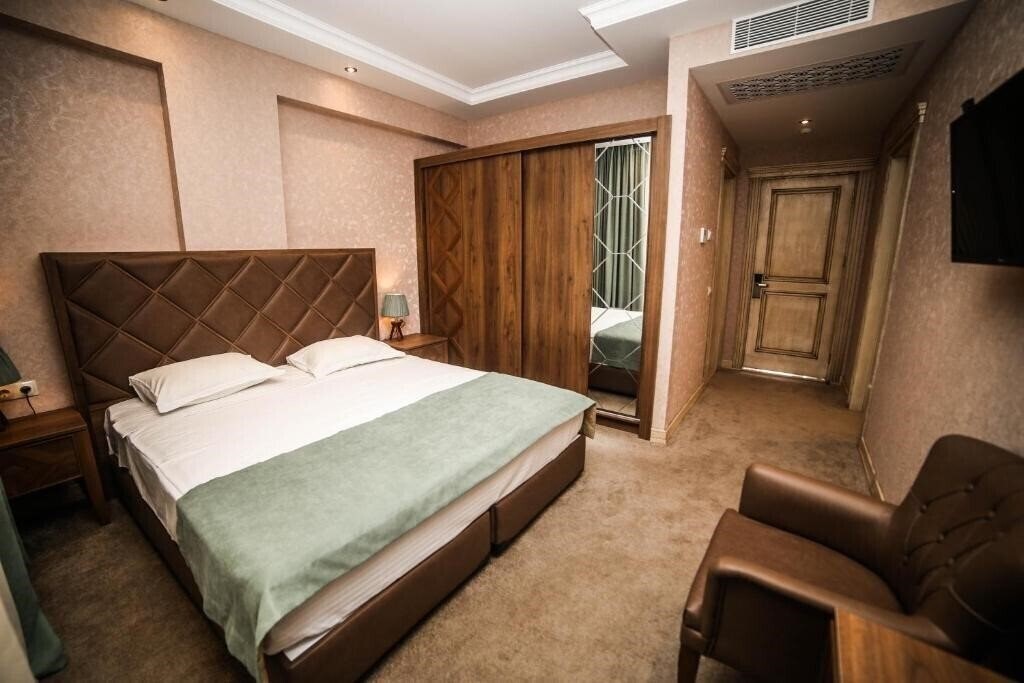 Imaginea Grand Hotel Mimino 4*