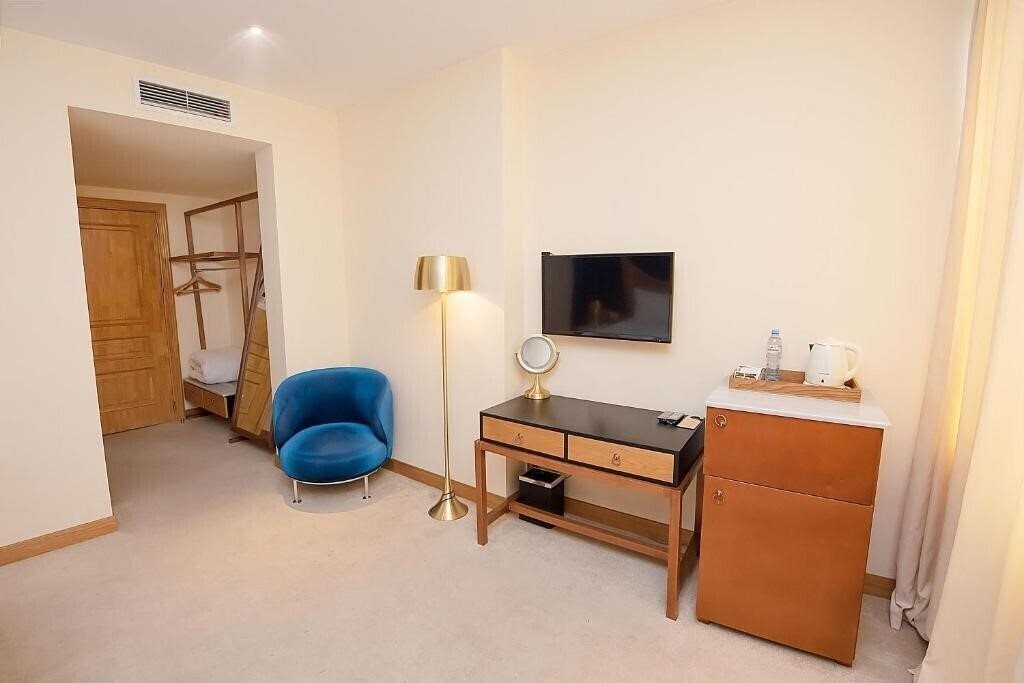 Imaginea Folk Boutique Hotel 4*