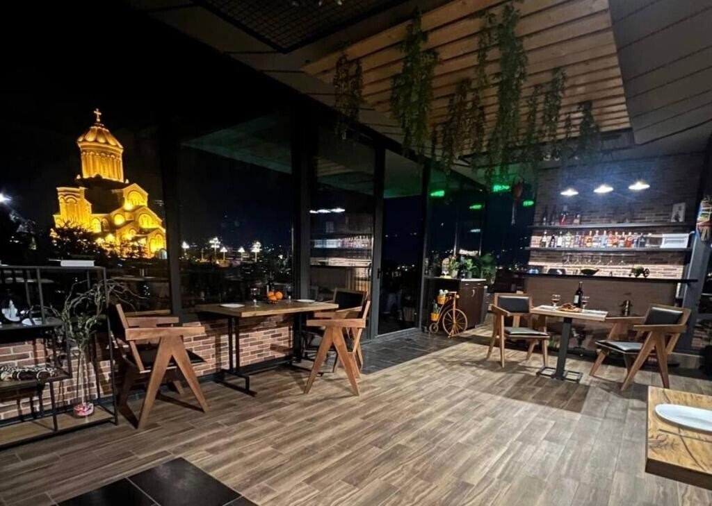 Изображение Livin 3*