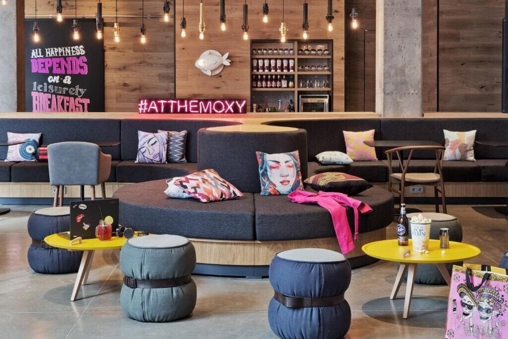 Отель Moxy 3*