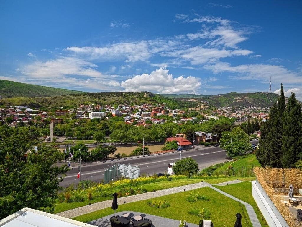 Imaginea Sheraton Grand Tbilisi Metekhi Palace 5*