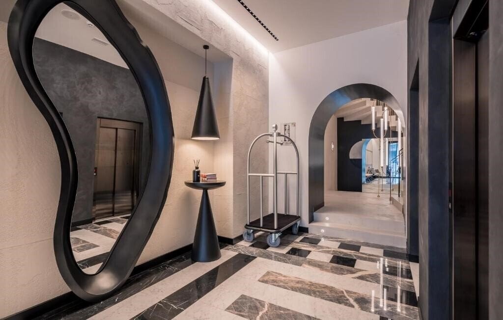 Imaginea Monograph Freedom Square 4*