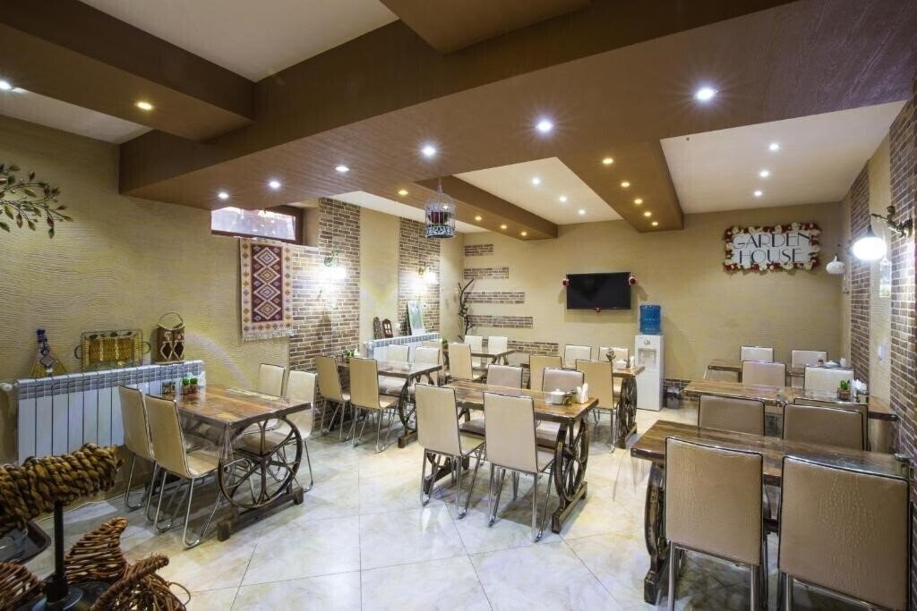 Imaginea Hotel Garden House 3*