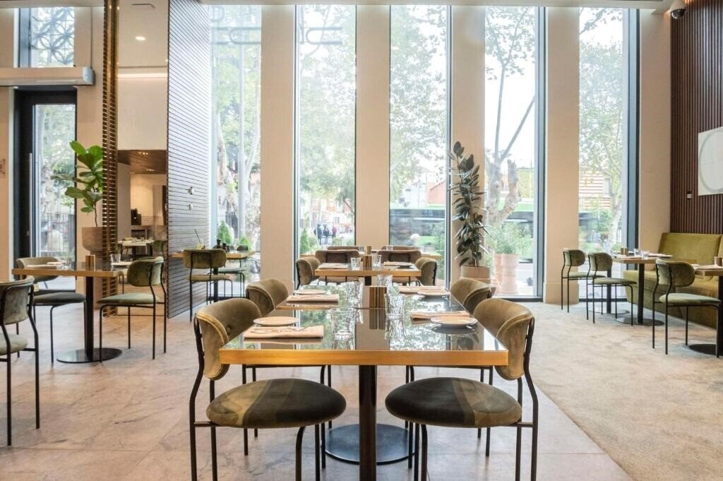 Imaginea Hilton Garden Inn Tbilisi Chavchavadze 4*