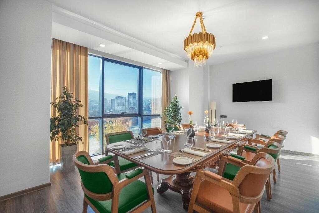 Hotel Royal Tulip Hotel & Casino Tbilisi 5*