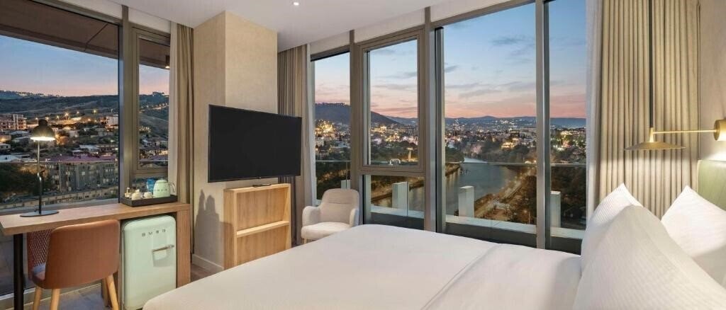 Отель Hilton Garden Inn Tbilisi Riverview 4*