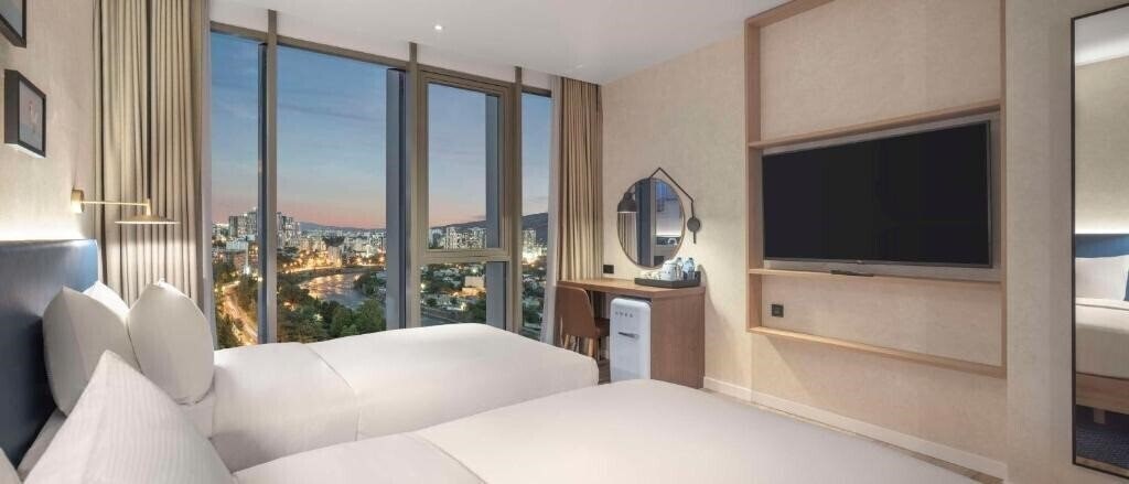 Фотография Hilton Garden Inn Tbilisi Riverview 4*