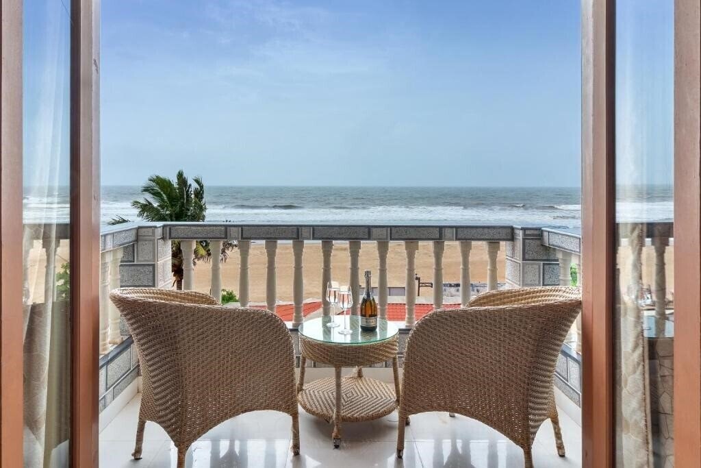 Imaginea Larios Beach Holidays Resort 3*