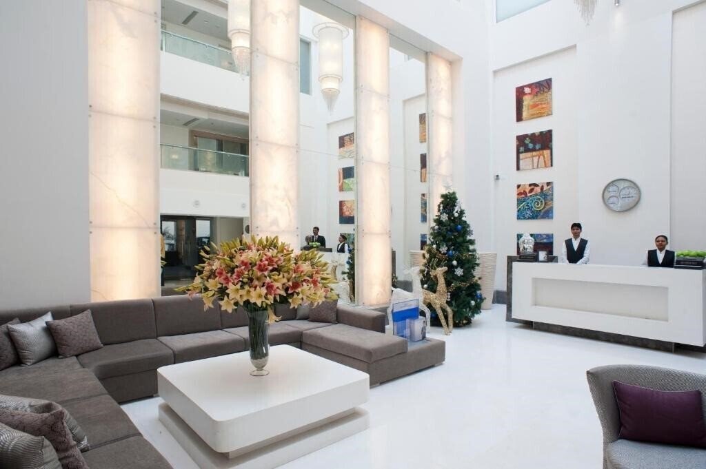 Imaginea The Ashtan Sarovar Portico 3*