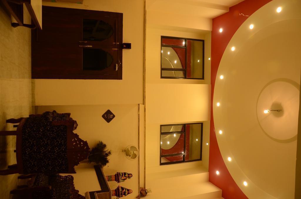 Imaginea Hotel Laxmi Niwas 2*