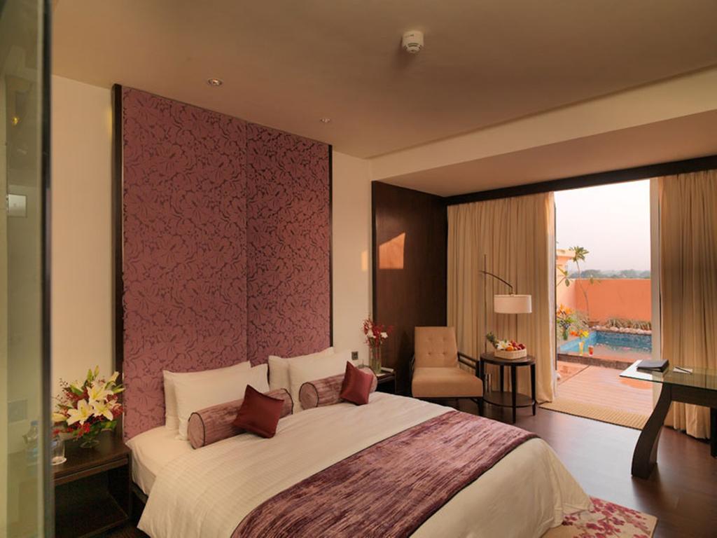 Hotel Royal Orchid Central Jaipur 4*