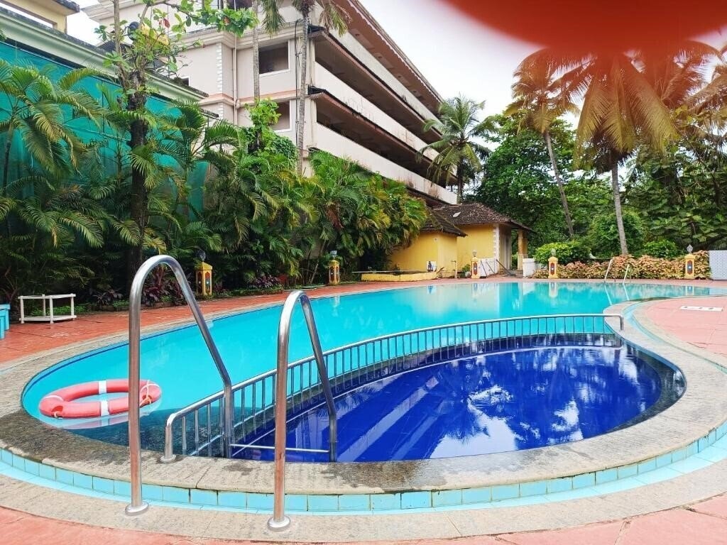 Отель Carina Beach Resort 2*