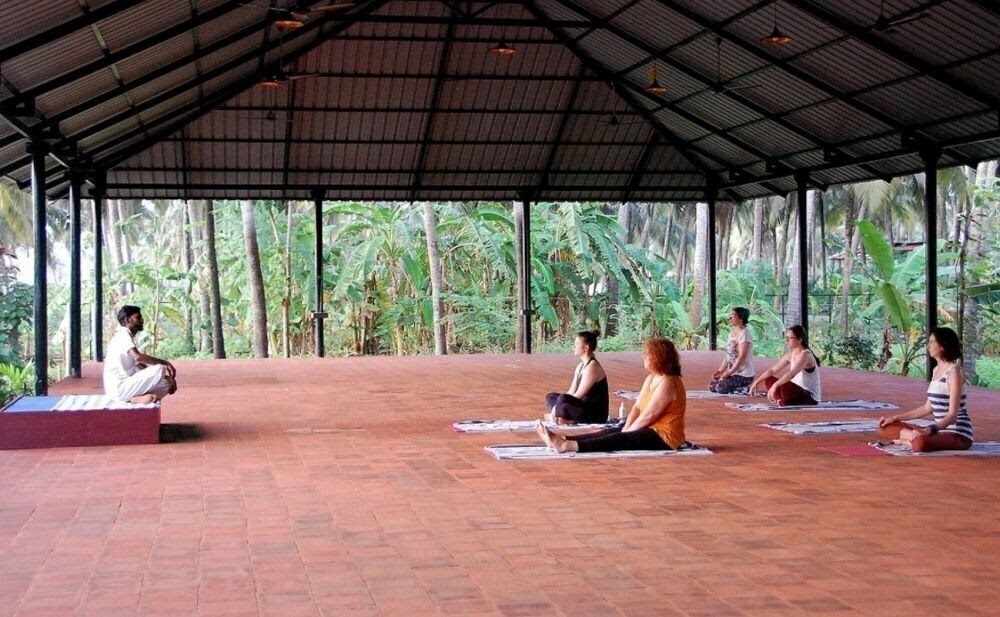 Hotel Rajah Eco Beach 3*