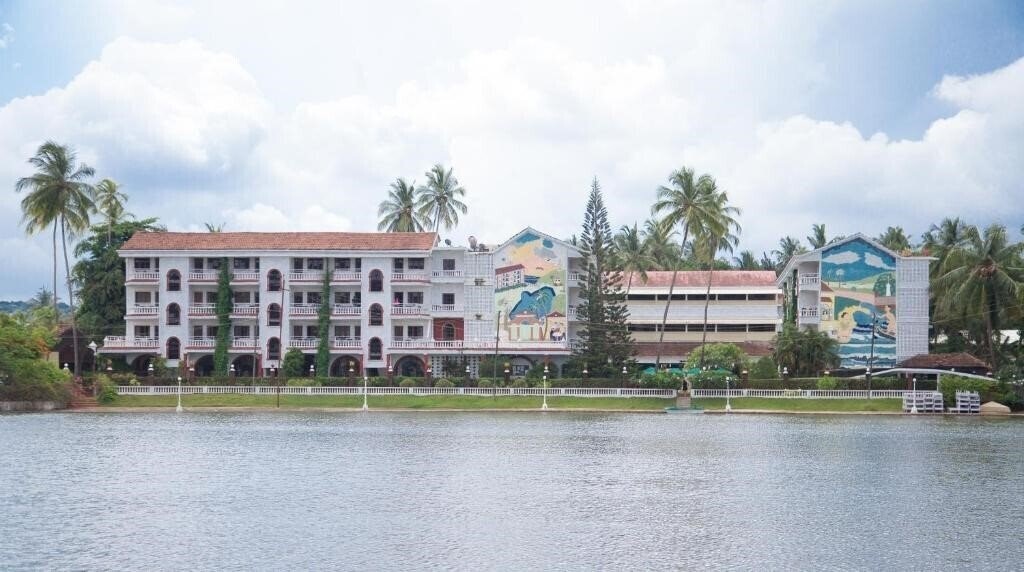 Hotel Resort Marinha Dourada 3*