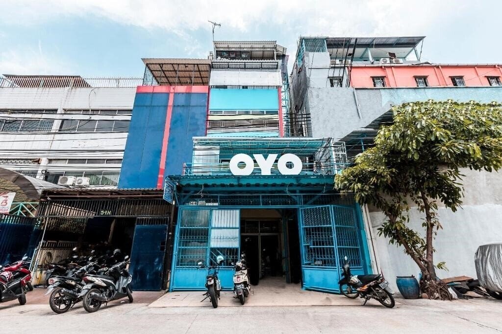 Отель Oyo 478 Balcon Biru 2*