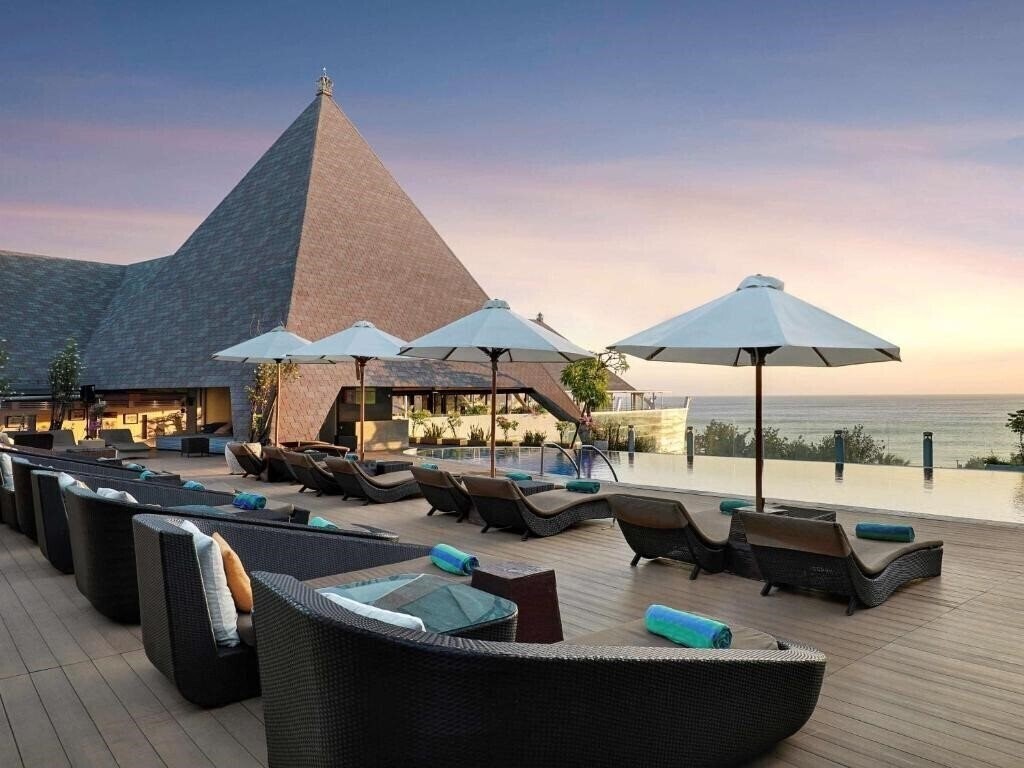 Hotel The Kuta Beach Heritage Resort 5*