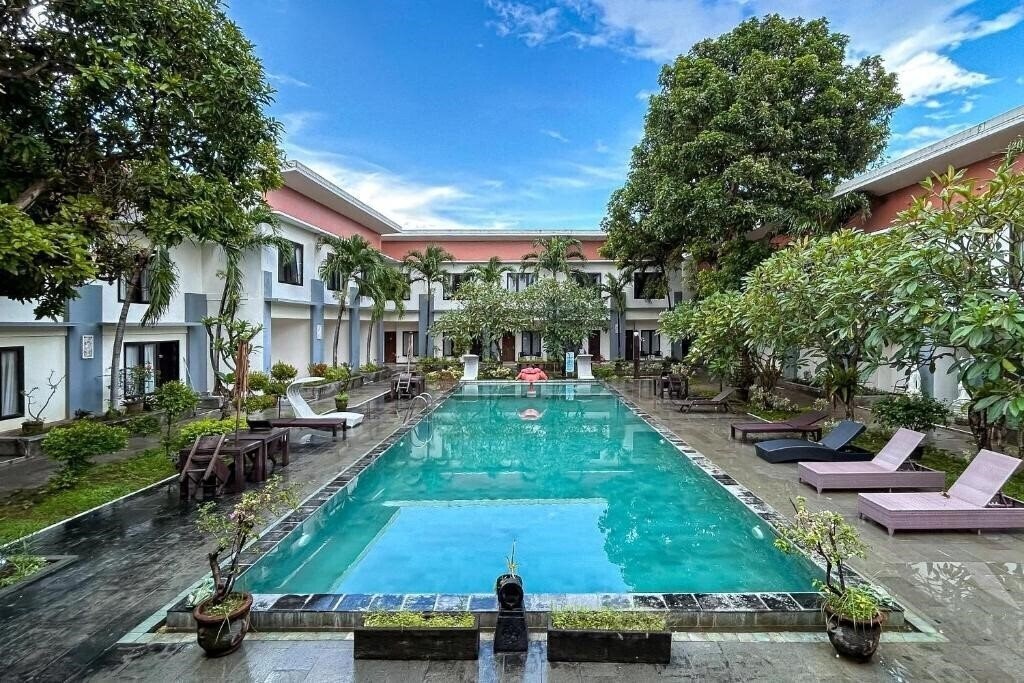 Изображение Ozz Hotel Kuta Bali 2*
