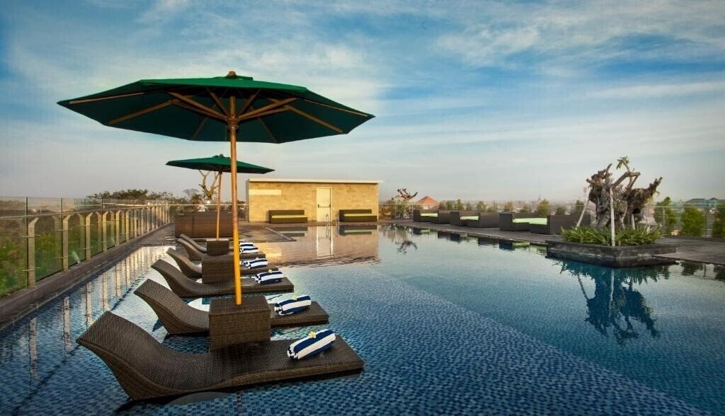 Hotel H Sovereign Bali 4*