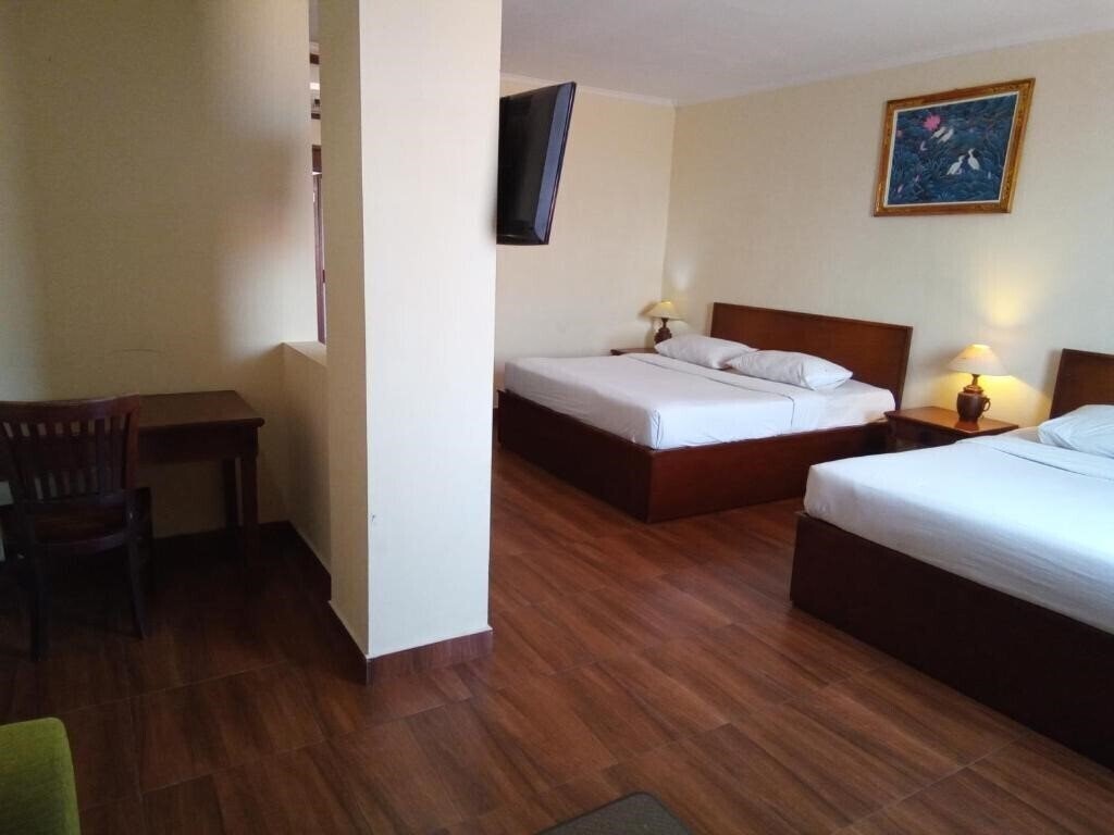 Imaginea RedDoorz @ Raya Kuta (ex. Puri Dibia Hotel & Restaurant) 3*