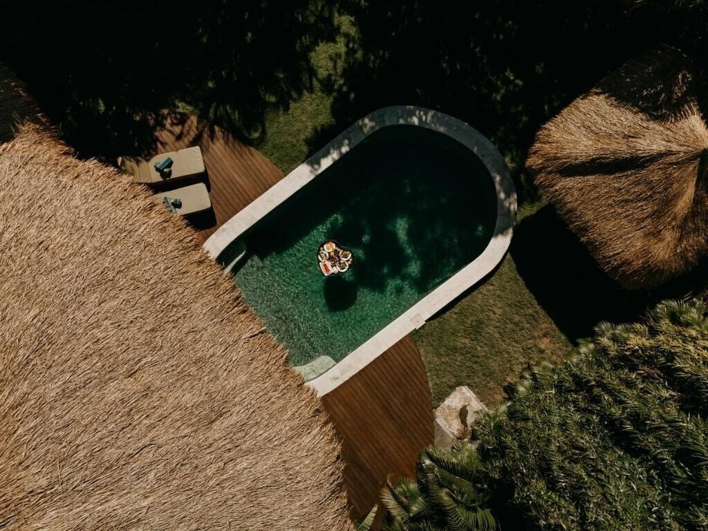 Отель Breezy Point Villas 4*