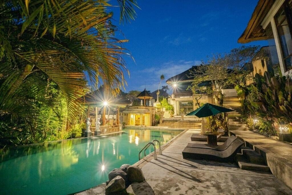 Hotel Alam Puri Art Museum & Resort 4*