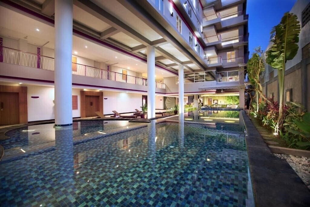 Отель Favehotel Sunset Seminyak 3*