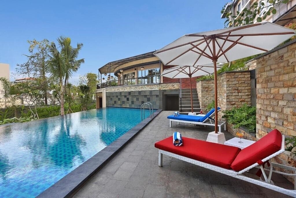 Отель Golden Tulip Essential Denpasar 1*