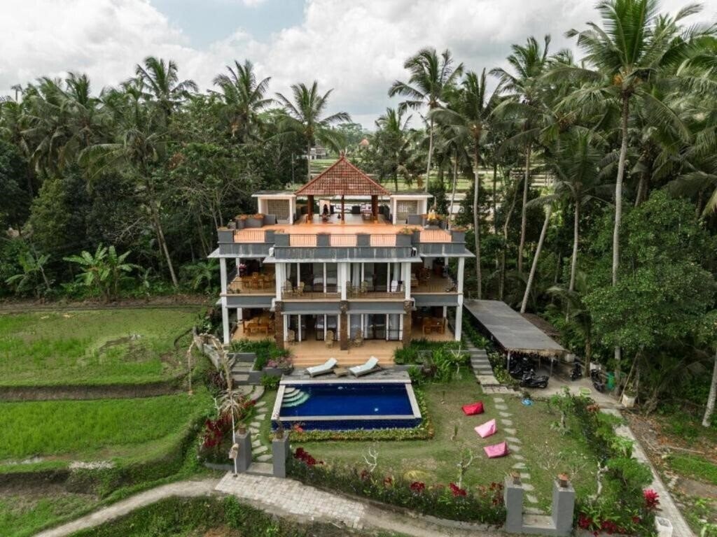 Hotel Adhidrawa Ubud 3*