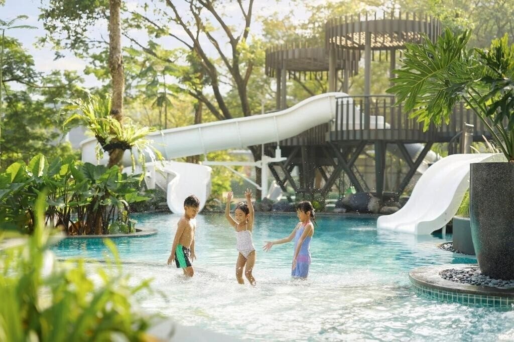 Отель Resinda Hotel Karawang 4*