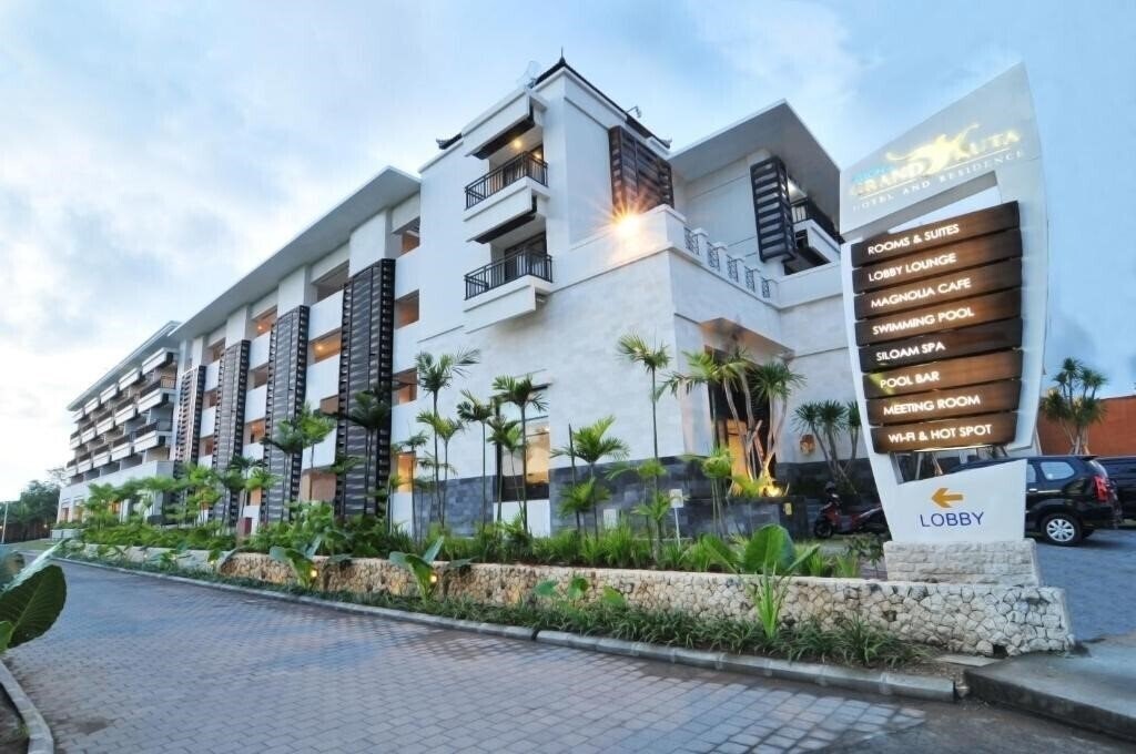 Imaginea Grand Kuta Hotel And Residence 3*