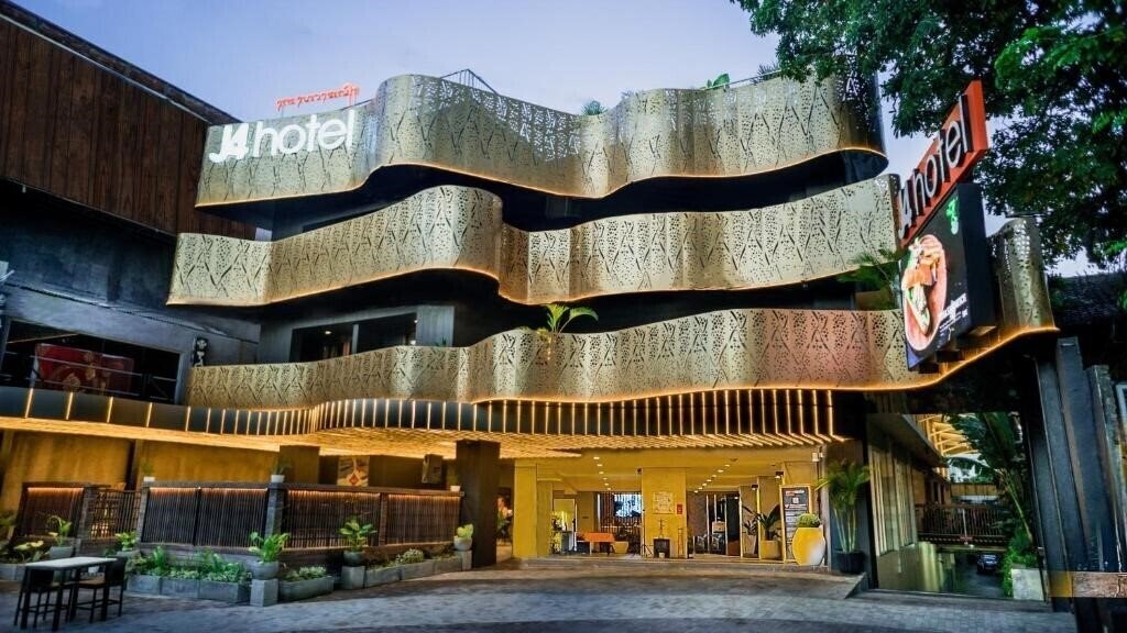 Imaginea J4 Hotels Legian 4*