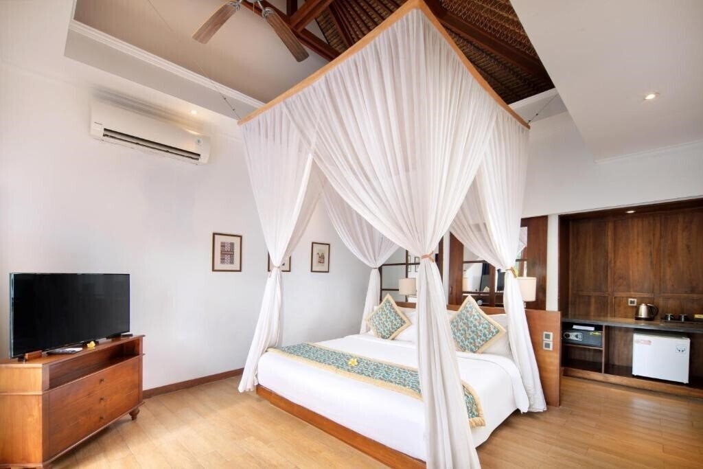 Imaginea Lembongan Beach Club & Resort 4*