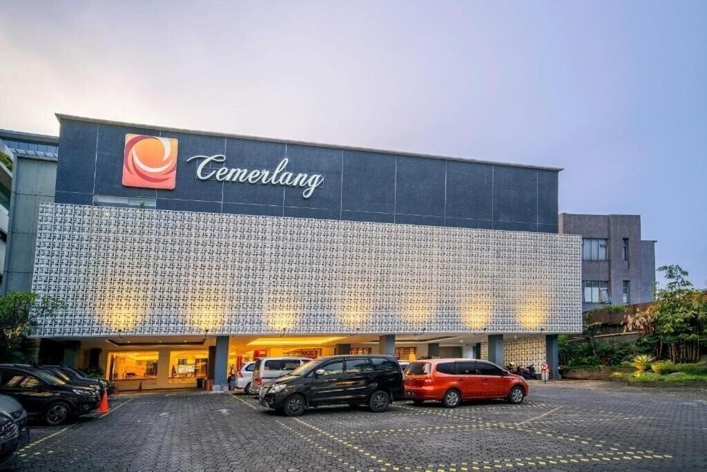 Отель Cemerlang Bandung 3*