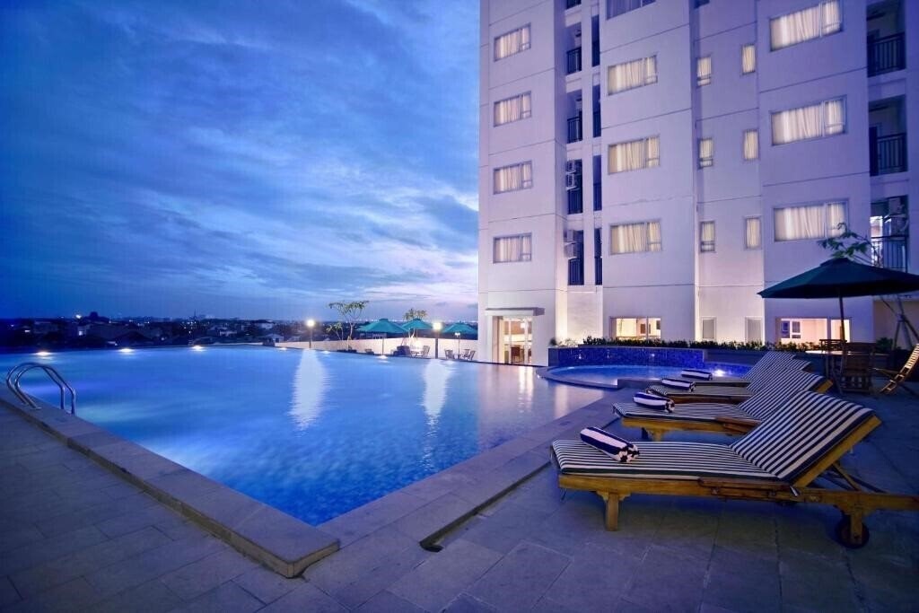 Imaginea Aston Pluit Hotel And Residense 4*