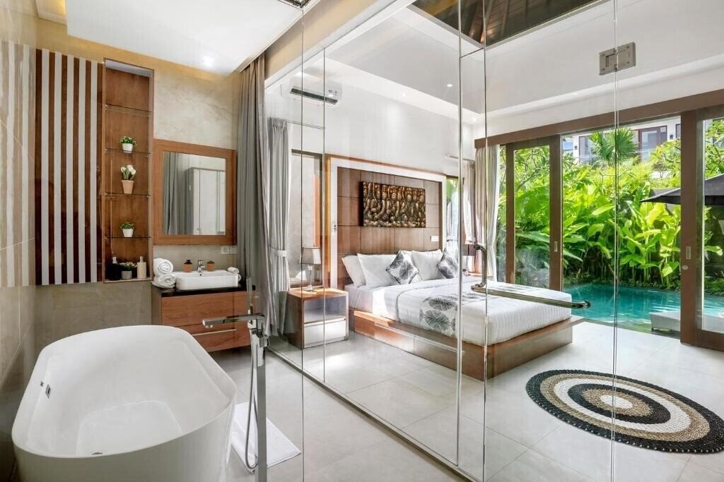 Imaginea Puri Keraton Seminyak 5*