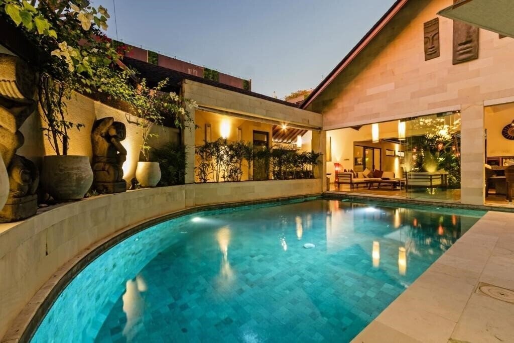 Hotel Villa Karang Berawa 4*