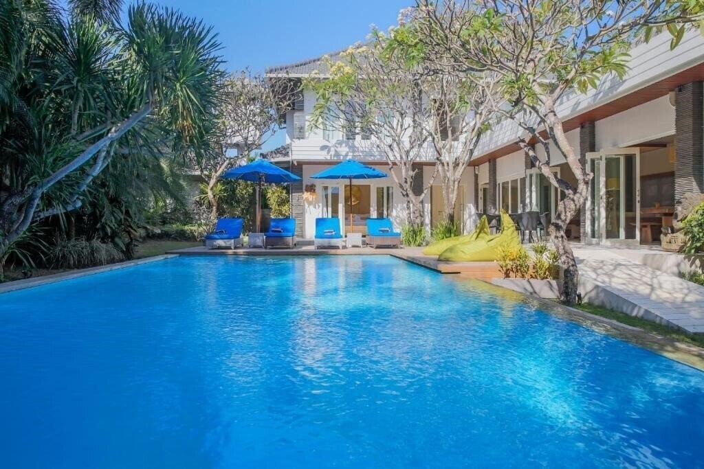 Imaginea Villa La Luvier 4*