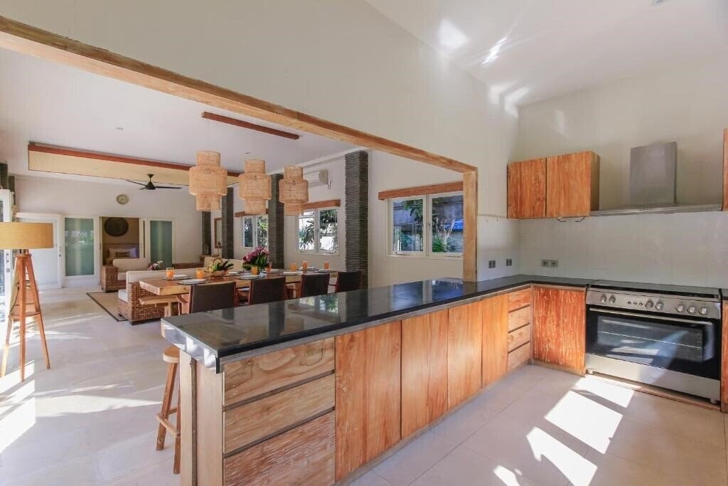 Imaginea Villa La Luvier 4*