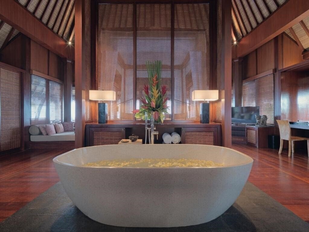 Imaginea The Legian 5*